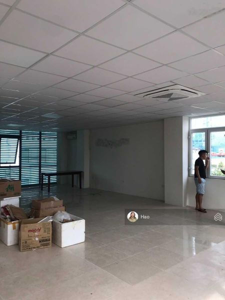 Cho thuê văn phòng 612 Đê La Thành. DT 55m2 giá 7.5tr/th có điều hòa, thang máy, để xe, ngõ rộng