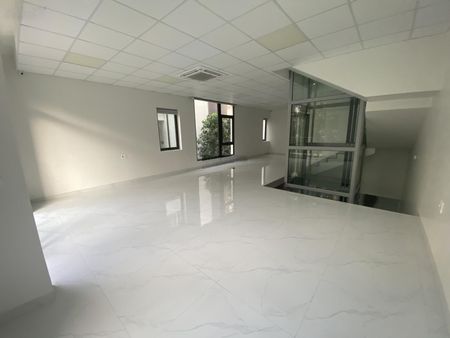 Cho thuê sàn văn phòng tại Định Công, Hoàng Mai 200m2 Thông sàn căn góc 3 thoáng, giá 18 triệu