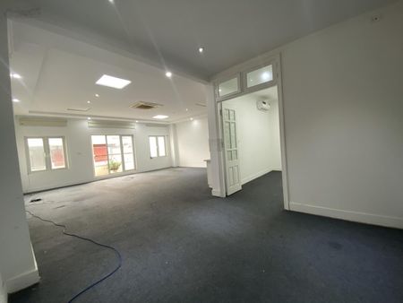 Cho thuê văn phòng 70m2 phố Trung Yên 6. LH: 0565196789