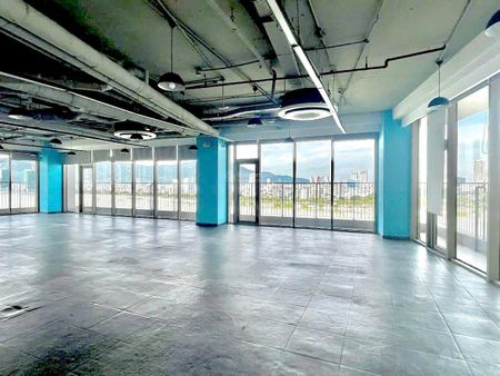 Cho thuê văn phòng view sông Hàn, giá tốt nhất từ khi hoạt động. LH: 0935999438