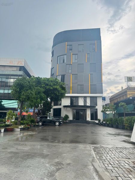 Diện tích từng sàn: 430m2 có toilet riêng - thang máy - hầm để xe riêng - tầng trệt: 0914631379