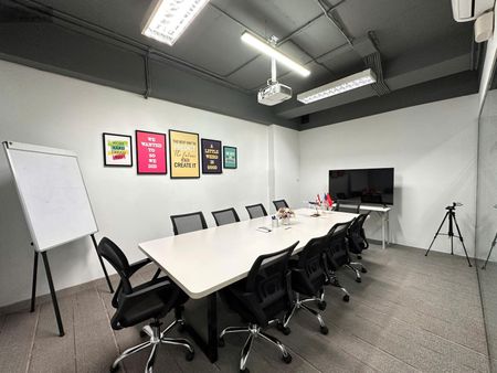 Cho thuê văn phòng 150m2 tại phố 142 NGUYỄN TUÂN, view thoáng, chia sẵn phòng vách kính