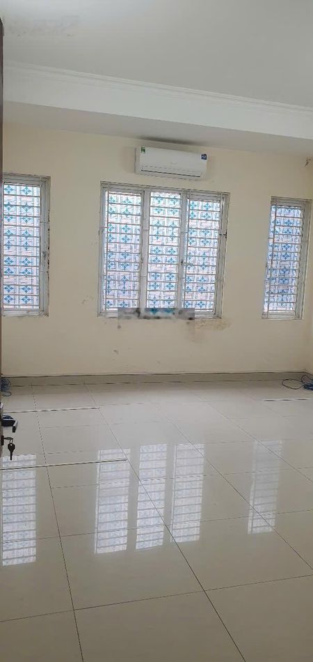Cho thuê sàn tầng 3 Văn Phú 120m2 thông chỉ 15tr xe công đỗ cửa