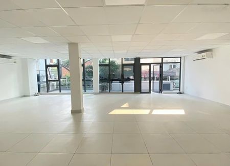 Cho thuê văn phòng đường Nam Kỳ Khởi Nghĩa, Quận 3 DT 100m2 giá 28 triệu /tháng đã bao gồm PQL