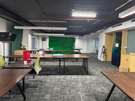 BQL tòa nhà IC builing 82 Duy Tân cho thuê văn phòng hạng B, diện tích linh hoạt từ 100m2 -500m2.