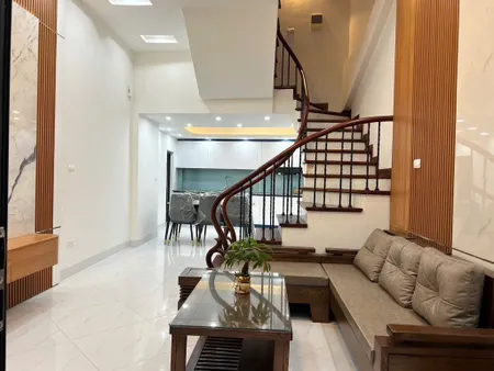 BÁN NHÀ NGỌC THUỴ- THANG MÁY- FULL NỘI THẤT- 40M-NHỈNH 9 TỶ