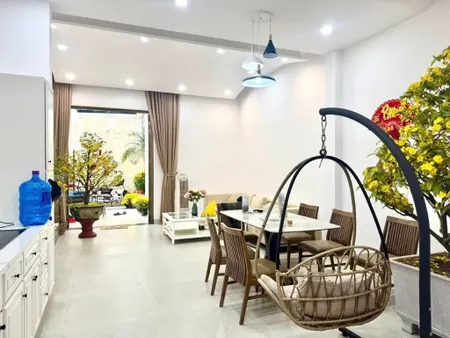 Bán căn hộ 5 tầng hẻm Hùng Vương, Đối diện chợ Đêm Nha Trang, Khu phố Tây sầm uất, Cách biển 300m
