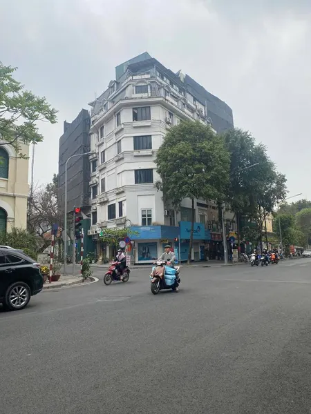 Mặt phố HK Thợ Nhuộm – Quang Trung 7 tầng 200m2 góc phố, giá 130 tỷ, dòng tiền 8.000$/tháng