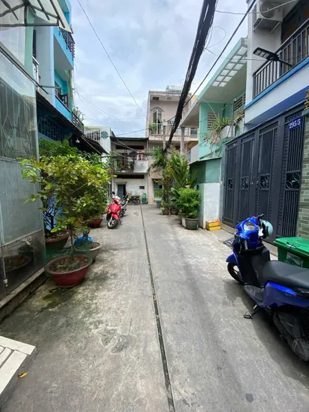 Bán nhà 4 tầng, 4 PN, ngay Lạc Long Quân, trung tâm Quận 11, giá 7,8 tỷ