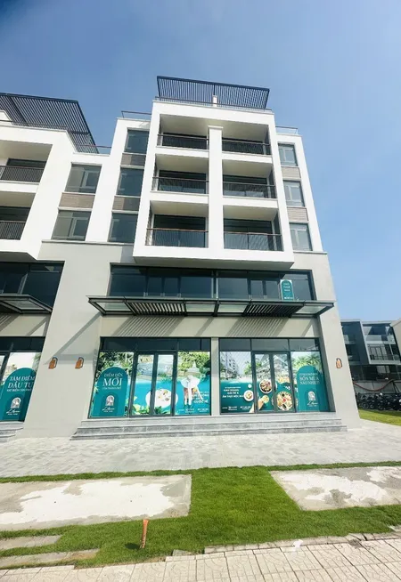 Chỉ 8,6 Tỷ Sở Hữu Ngay Shophouse Mặt Tiền đường Lê Duẩn 5 Tầng Tuy Hòa, DT 6x18m, Sổ Riêng