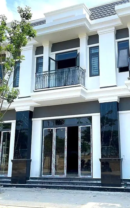 Bán nhà phố thương mại 77,5 m² Vinhomes Golden Avenue Móng Cái gần công viên
