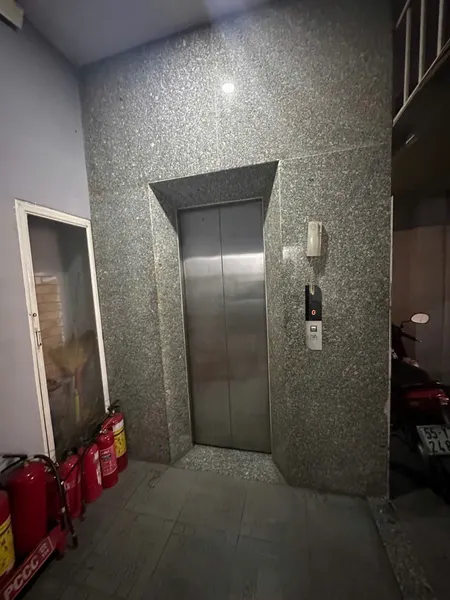 Bán căn hộ dịch vụ mặt tiền Văn Chung, P13, Tân Bình, 120m2 x 6 tầng x ngang 6.5m, đang cho thuê 80tr, giá 25 ỷ