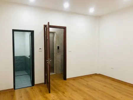 Bán căn hộ dịch vụ Trần Huy Liệu, 120m2, mặt tiền 4m, dòng tiền 50tr/th, xe hơi tránh, 16 tỷ
