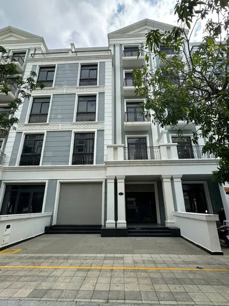 Cần bán nhà phố 96m² tại khu đô thị Vinhomes Grand Park, vị trí đẹp, Giá chỉ 16.8 tỷ