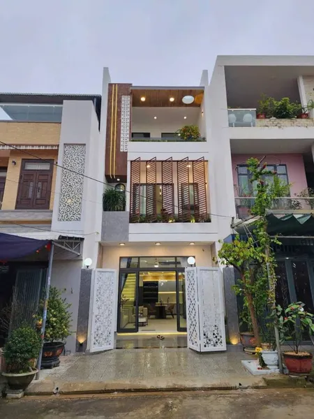 BÁN NHÀ 1 TRỆT 2 LẦU – TRUNG TÂM TP. TÂN AN – GIÁ CHỈ 2,5 TỶ
