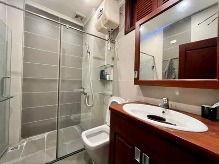Tòa căn hộ dịch vụ Láng Hạ, DT 80tr/th, 19 phòng khép kín, mặt ngõ ba gác thông, 20m ra ô tô, gần phố, thang máy, 80m2