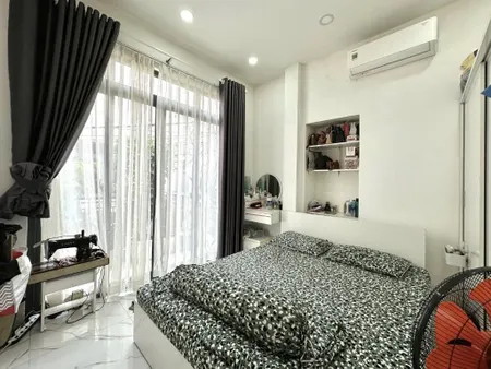 Bán căn hộ dịch vụ Vũ Ngọc Phan, Đống Đa, 10 phòng khép kín, full nội thất