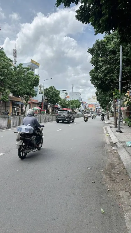 Bán nhà MT Tân Phú sát Q11, 60m² (4x15m), giá 12.6 tỷ, khu kinh doanh sầm uất