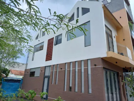 Sang nhượng căn hộ dịch vụ tại Ni Sư Huỳnh Liên Tân Bình 120m2 mặt hẻm 12m vỉa hè