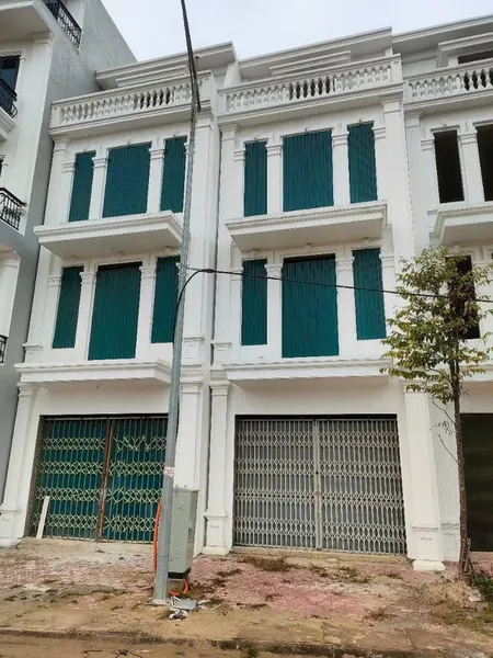Nhà xây thô chợ đầu mối phía Tây