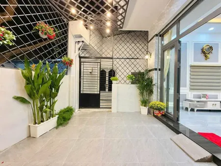 Bán căn hộ dịch vụ 101m2 Đường Phạm Văn Đồng, Bắc Từ Liêm, dòng tiền 120 triệu/tháng