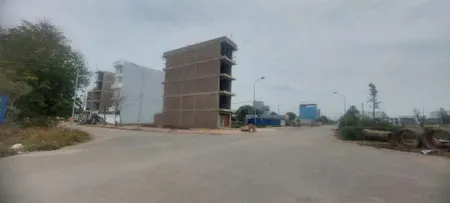 Bán nền giá tốt 180m2(10x18) view công viên ven sông tiếp giáp TPHCM KDC Nam Sài Gòn giá 20,4tr/m2