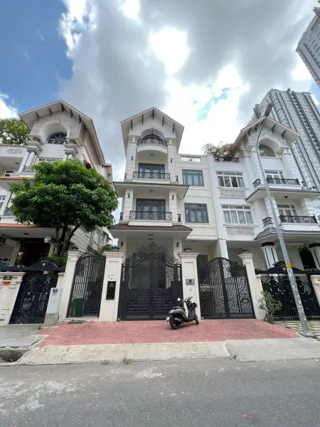 Bán nhanh biệt thự 3 tầng Ciputra Tây Hồ, diện tích 200m2, giá 85 tỷ