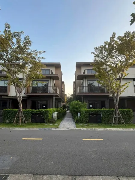 Bán gấp liền kề Làng Việt Kiều Châu Âu Euroland, 79.5m², 5 tầng, giá chỉ 23 tỷ