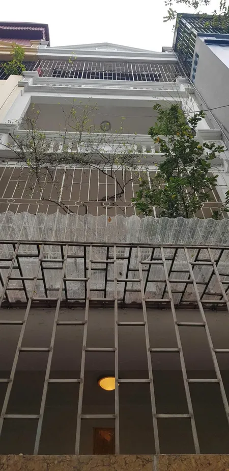 Cho thuê nhà nguyên căn Nguyễn Tuân Thanh Xuân, 65m2 x 4 tầng, 6 ngủ, 4 wc.
23 triệu