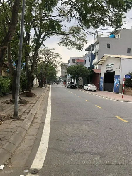 Bán đất khu đấu giá cự khối, phân lô vỉa hè ô tô tránh, 215m2, mặt tiền 15m, giá nhỉnh 28 tỷ.