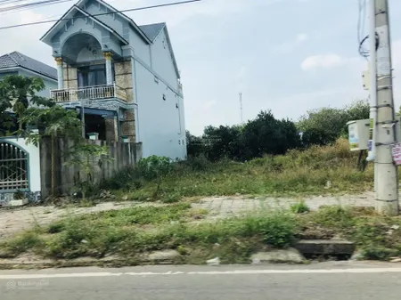 Cần sang lại nền đất 6x39=238m2 thổ cư shr mt suối tre nhựa lớn sát chợ dân đông kín giá 660 triệu