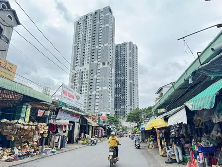 Cần bán đất mặt tiền ngang 8m ngay chung cư gần làng đại học