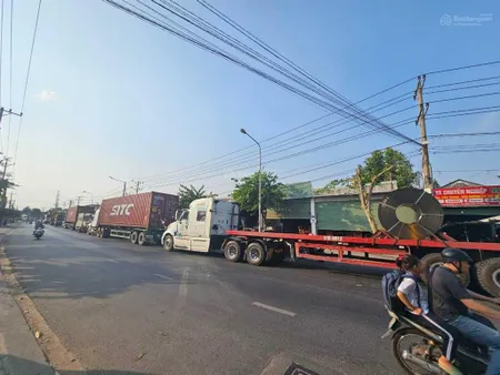 Đất 400m2 ngang 10m mặt tiền đt 743b gần cổng kcn tân đông hiệp b và quốc lộ 1k tp dĩ an