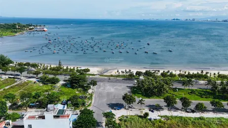 Bán đất mặt tiền thành vinh 2 cách biển 200m đẹp. p sơn trà. giá tốt 7tyxx tốt