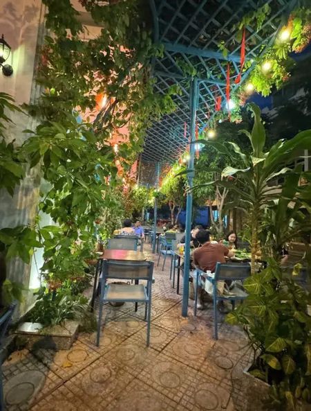Cho thuê toà nhà CĂN GÓC 2 MẶT TIỀN VIEW trực diện CÔNG VIÊN GẦN SÔNG 
Sát bên Quán Nhỏ
