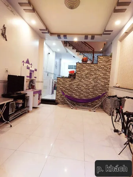 NHÀ RIÊNG 
1 chệch + 1 lầu