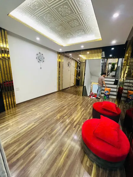HIẾM! Nguyễn Chí Thanh,60m ra Phố,Oto Tránh,DT:40/45m2 x 5Tầng,MT: 4.1m,Giá: 18.6 tỷ Đống Đa
