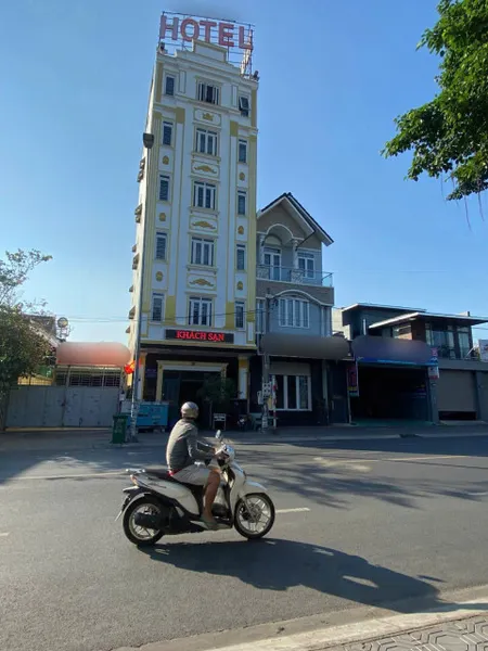 BÁN KHÁCH SẠN GIÁ RẺ NGAY BIGC GO DĨ AN - TP HCM