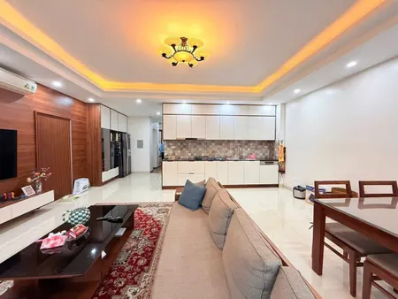 Bán nhà đẹp mặt ngõ thông kinh doanh phố La Thành 33m2 4tầng 7.95 tỷ Ba Đình