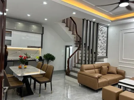 -	Bán Nhà Ngô Gia Tự, Phường Đức Giang, 33m2, 5T chỉ 6,5 tỷ (ngõ vào thuận tiện)