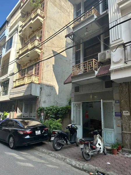 Cho thuê nhà Đường Mạc Thái Tổ, Phường Yên Hòa, Cầu Giấy. DT 40m x 3 tầng, giá 15tr