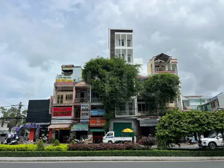 👉60 triệu - CHO THUÊ TÒA NHÀ 5 TẦNG (có hệ thống báo cháy tự động) MẶT TIỀN ĐƯỜNG 30/4, gần Ngã 3 Quang Trung