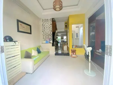 CÁCH MẶT TIỀN 3 CĂN NHÀ 

TRUNG TÂM Q7
NGANG 4.6 X 17 – 3T 
CÓ 8 TỶ