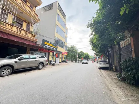 Đường thông 4 ô tô tải chạy vèo vèoview trường họcgần view hồ điều hòagiáp đường võ văn kiệt7