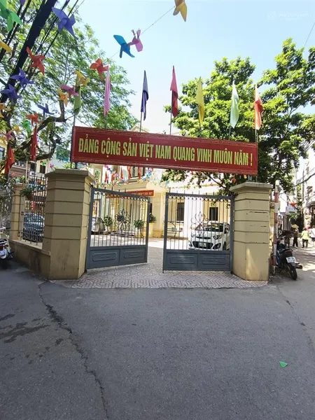 Mảnh đất đẹp còn sót lại phố âu cơ. lô góc ô tô vào đất . vị trí đẹp.