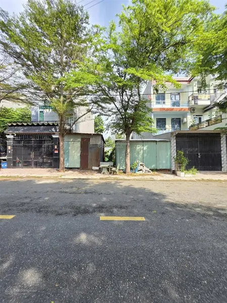 Tôi chính chủ bán gấp lô đất ngay đường an phú 35, dt 81m2, đường thông ra dt745, dân cư đông đúc.
