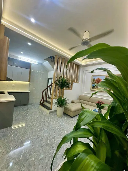 NHÀ SIÊU CHẤT TẠI KIM GIANG, VÀI BƯỚC RA PHỐ , 39 M *5 TẦNG , NGÕ THÔNG . GIÁ CHỈ 7,25 TỶ.