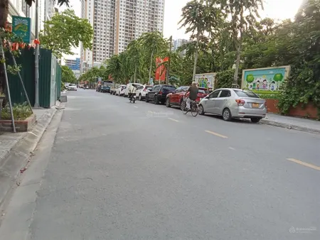 Lô đất đấu giá quyền lực, 36 tỷ, 122m2, mt 6.1m, yên xá thanh trì, kinh doanh, văn phòng, dịch vụ