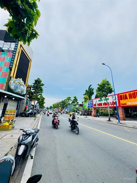 Bán đất rộng mặt tiền đường chính sầm uất lê thị hà