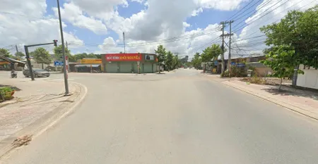 cần bán gấp lô đất 2 mặt tền đường DT746,ngay ngã 3, cách chợ, trường, kcn chỉ 5p đi xe